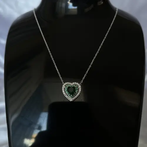 Collar Corazón Circón Esmeralda — imagen 3