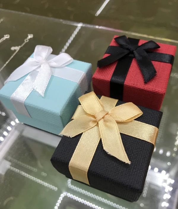 Cajitas de Regalo Cuadradas's foto | Sterlyn Jewels |  BizneCubano