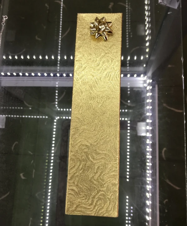 Caja de Regalo Dorada's foto | Sterlyn Jewels |  BizneCubano