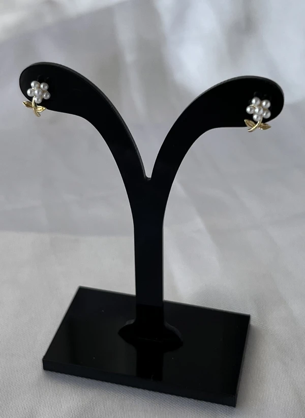 Aretes Minimalistas Flores Perlas's foto | Sterlyn Jewels |  BizneCubano