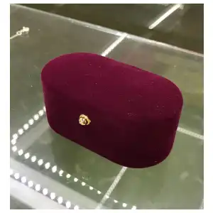 Cofre Terciopelo Burdeo para Anillos de Compromiso miniatura 2