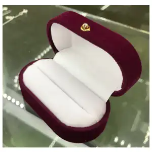 Cofre Terciopelo Burdeo para Anillos de Compromiso miniatura 1