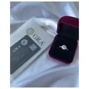 Anillo Flor Solitario Gema Moissanita y Circones miniatura 2
